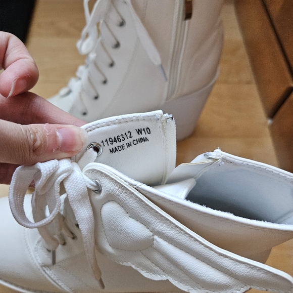White angel winged platform boots - Picture 2 of 4